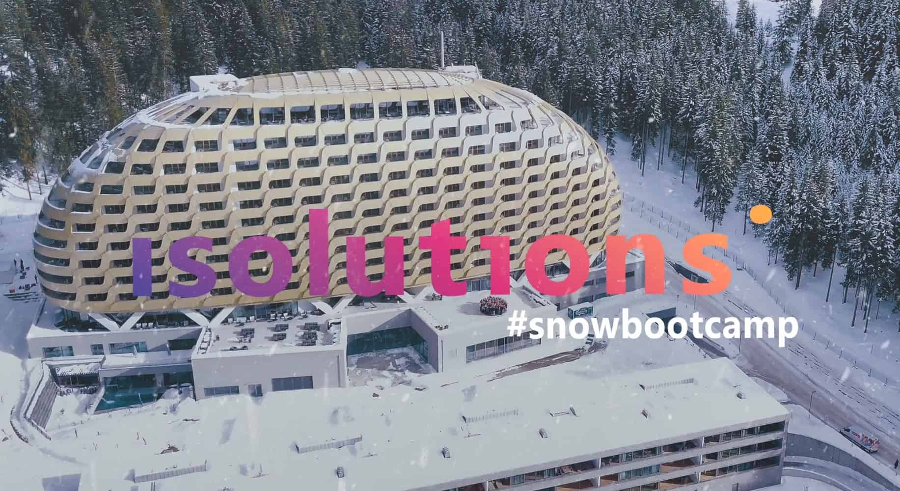 Bild der isolutions Mitarbeitenden vor dem Hotel in Davos
